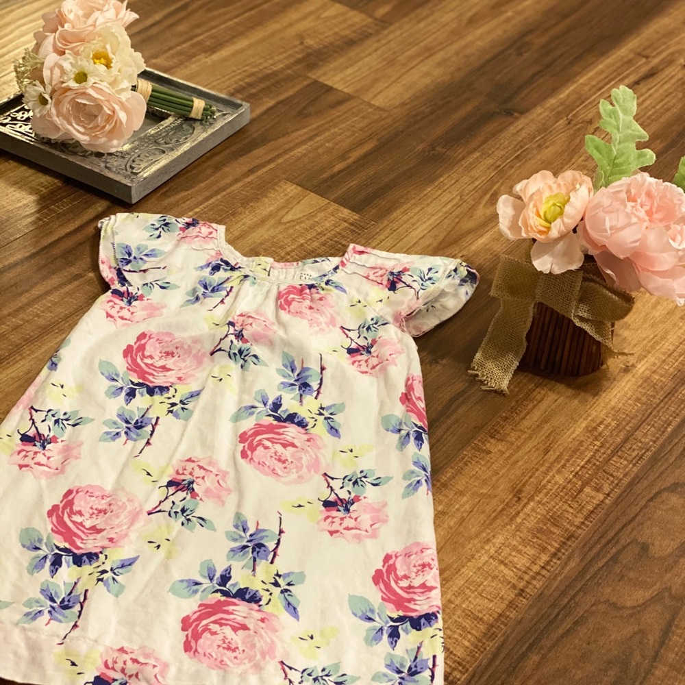 ‼️SOLD‼️Baby Gap flower dress size 4yrs